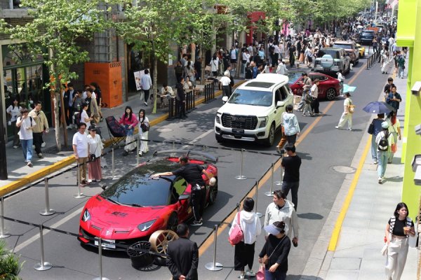 联丰优配 城事 | 豪车+露营+美食，逛马路车展享假日漫时光